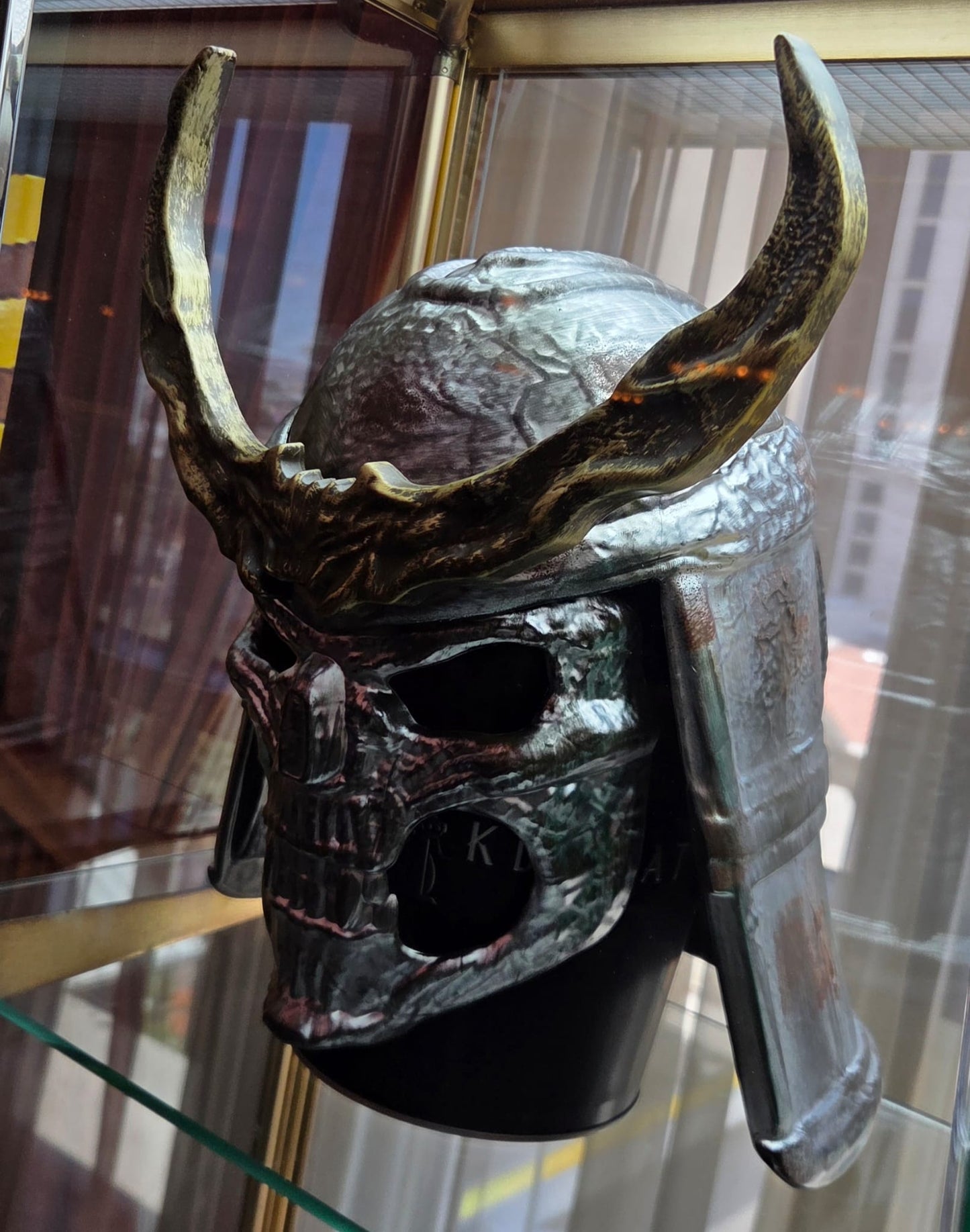 Paquete de 2 entradas al Fan más Fan de Mortal Kombat II + Ubicación premium en función exclusiva de fans + Popera Shao Khan + Figura exclusiva de Kintaro 17cm única en Uruguay + Sala de cine privada para jugar Mortal Kombat