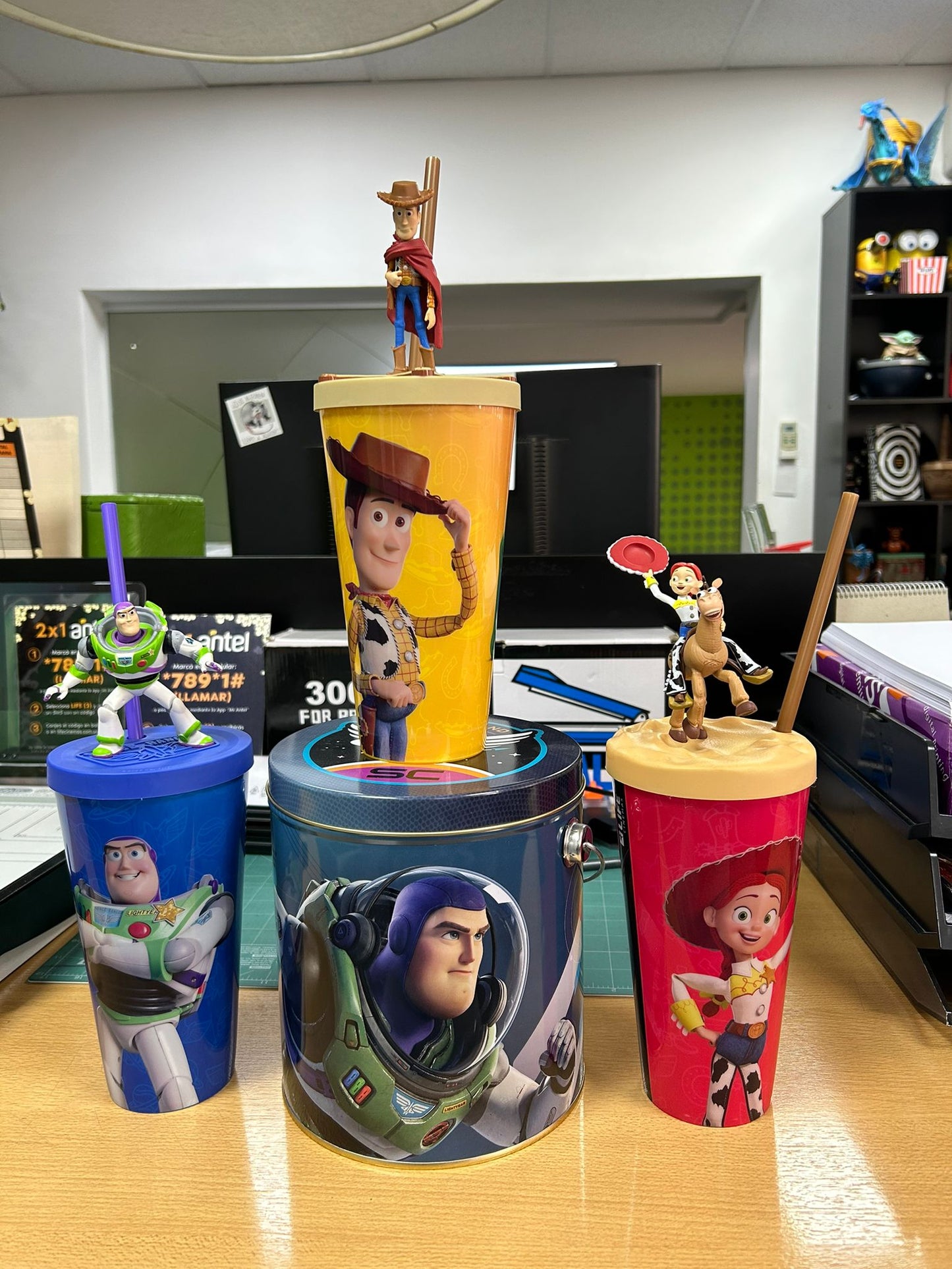 Pack especial: 2 entradas + Balde Lightyear + Vaso Toy Story 5